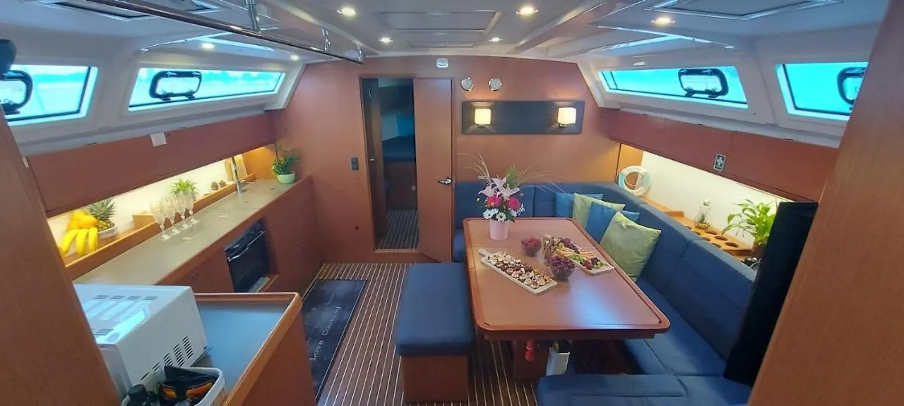 Sailing Yacht Queen Eliza Βάρνα Πλωτό κατάλυμα